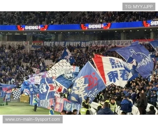 上海申花拉唐边路渗透吸引两名防守